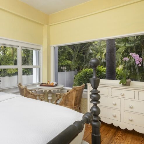 Weatherstation Deluxe 1 Queen Garden Bedroom