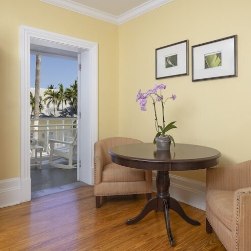 Premum 1 King Grand Bahama Living Room