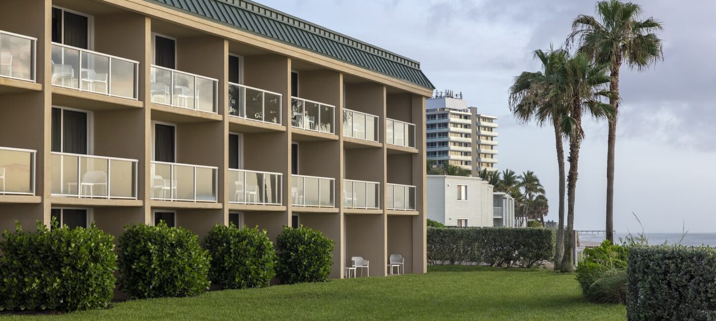 Ocean Breeze Inn Vero Beachfront Exterior